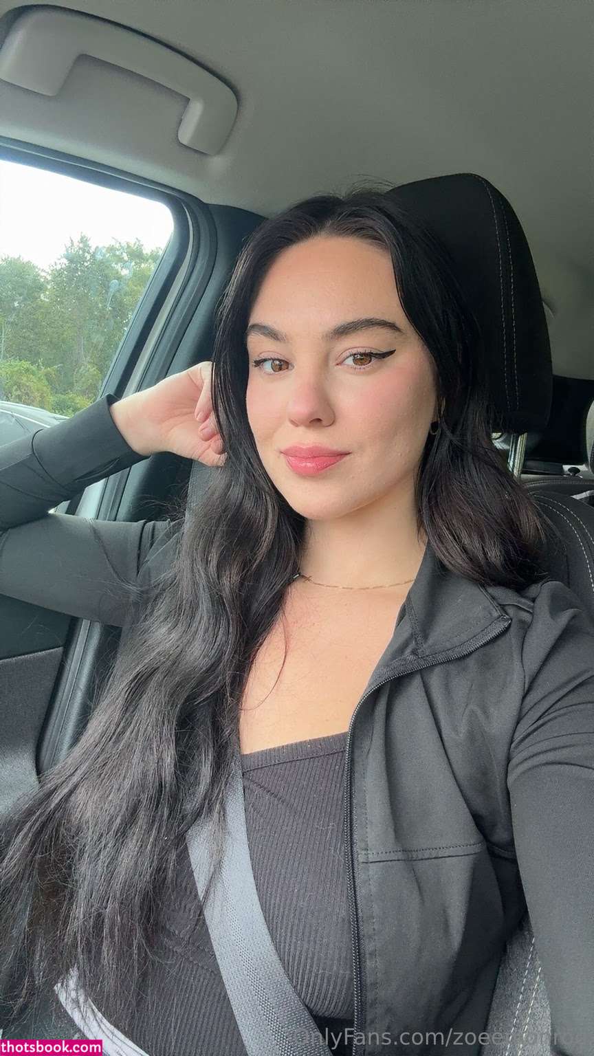 zoeemonroe Photo #10