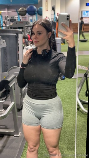 zoeemonroe Photo #26