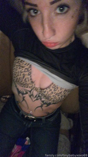 tinybabyxoxo69 Photo #6