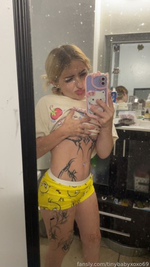 tinybabyxoxo69 Photo #9