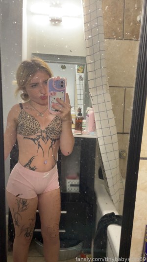 tinybabyxoxo69 Photo #12