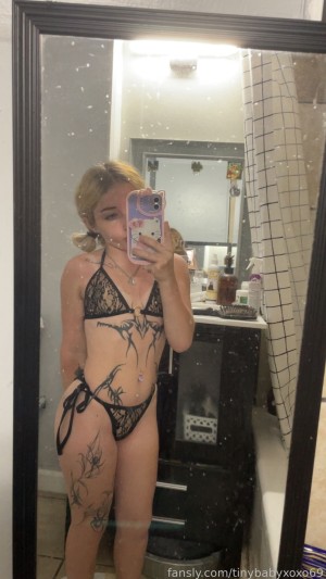 tinybabyxoxo69 Photo #13