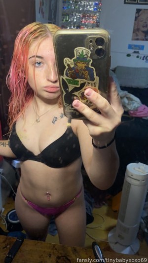 tinybabyxoxo69 Photo #41