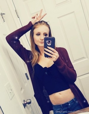 Elle Dainty Photo #14