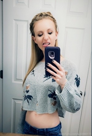 Elle Dainty Photo #29