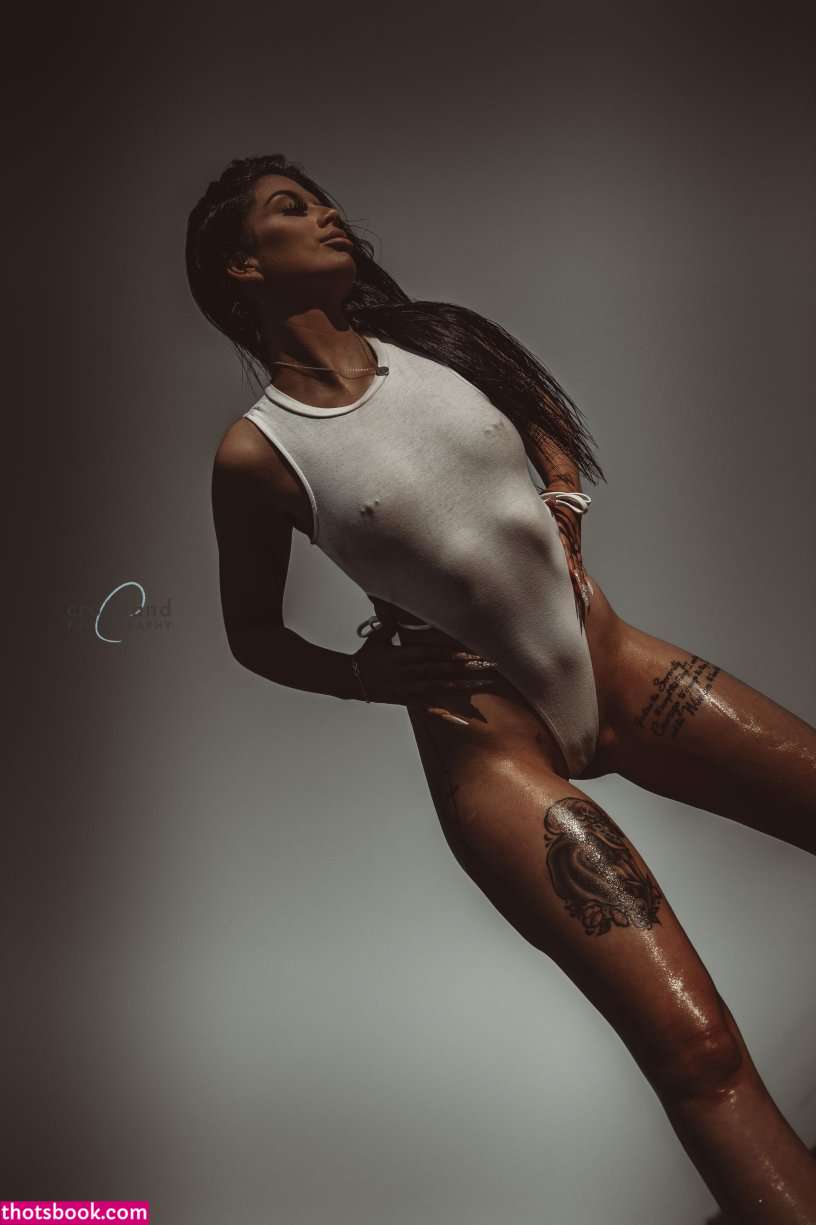 Caitlin Mcconville Photo #20