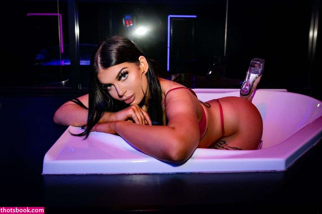 Caitlin Mcconville Photo #25