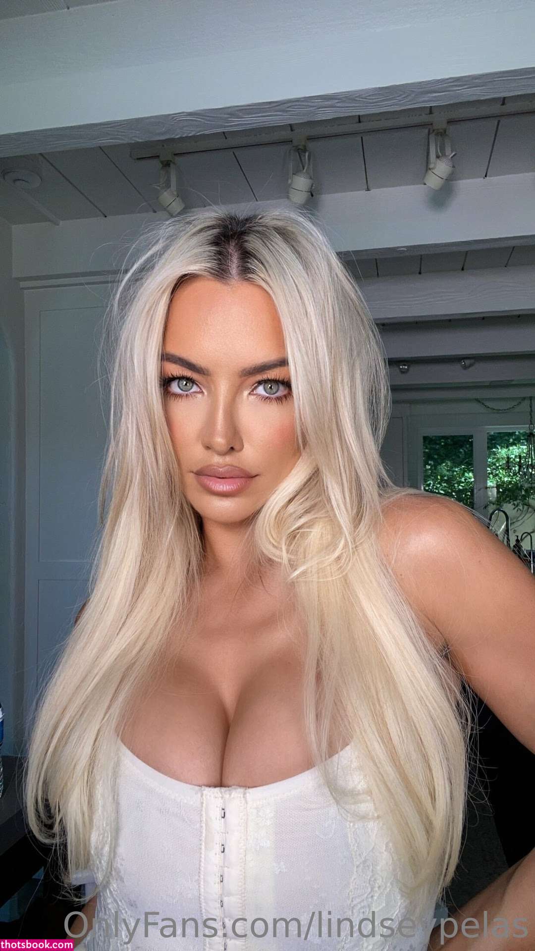 Lindsey Pelas Photo #789
