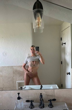 Lindsey Pelas Photo #807