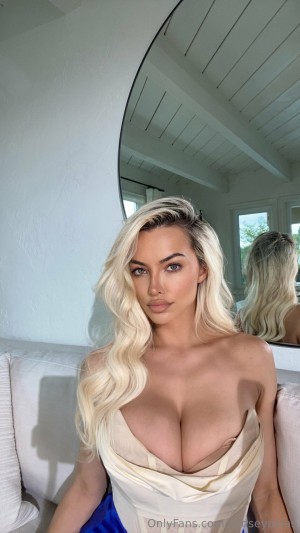 Lindsey Pelas Post #112