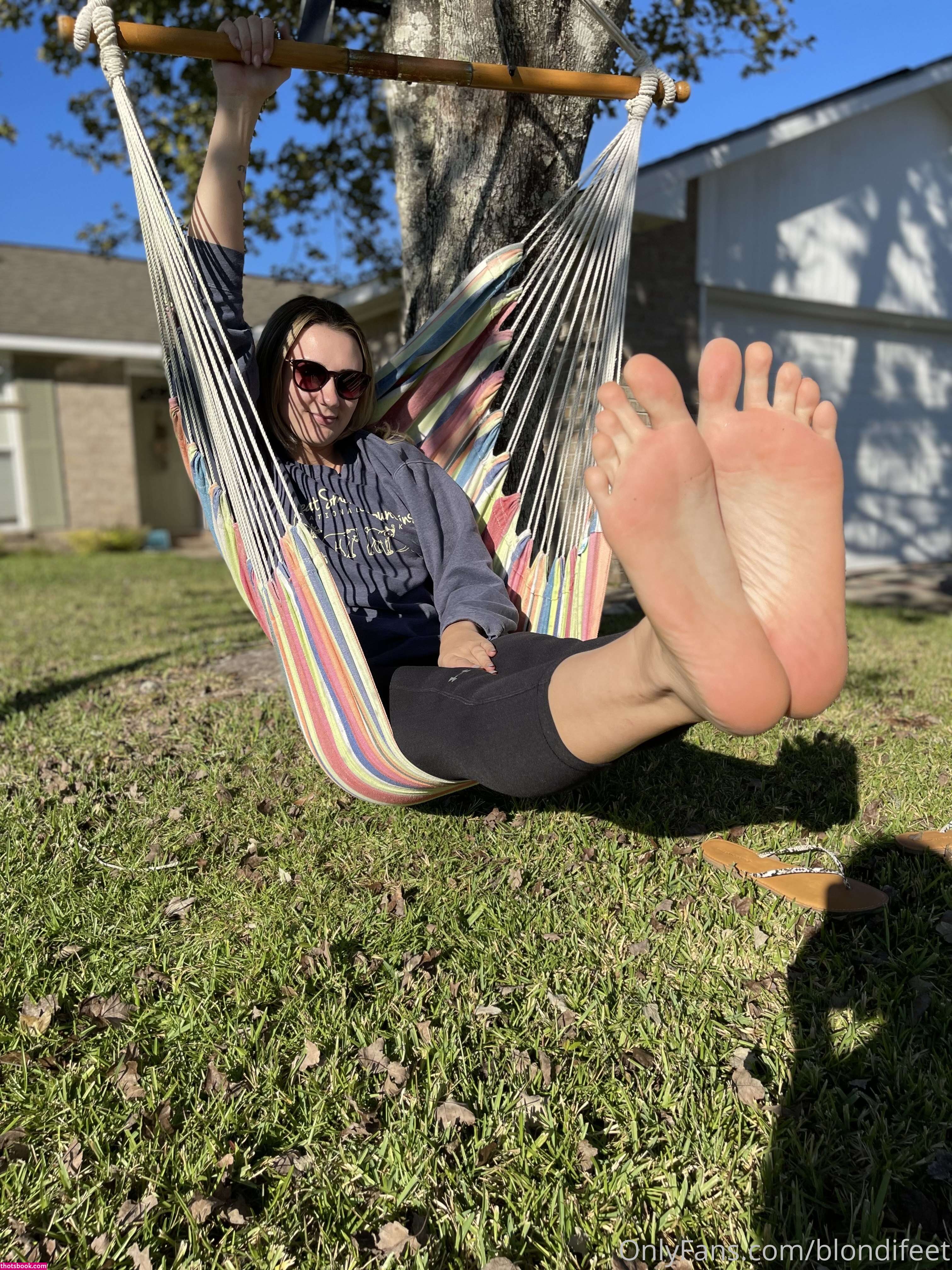 blondifeet Photo #12