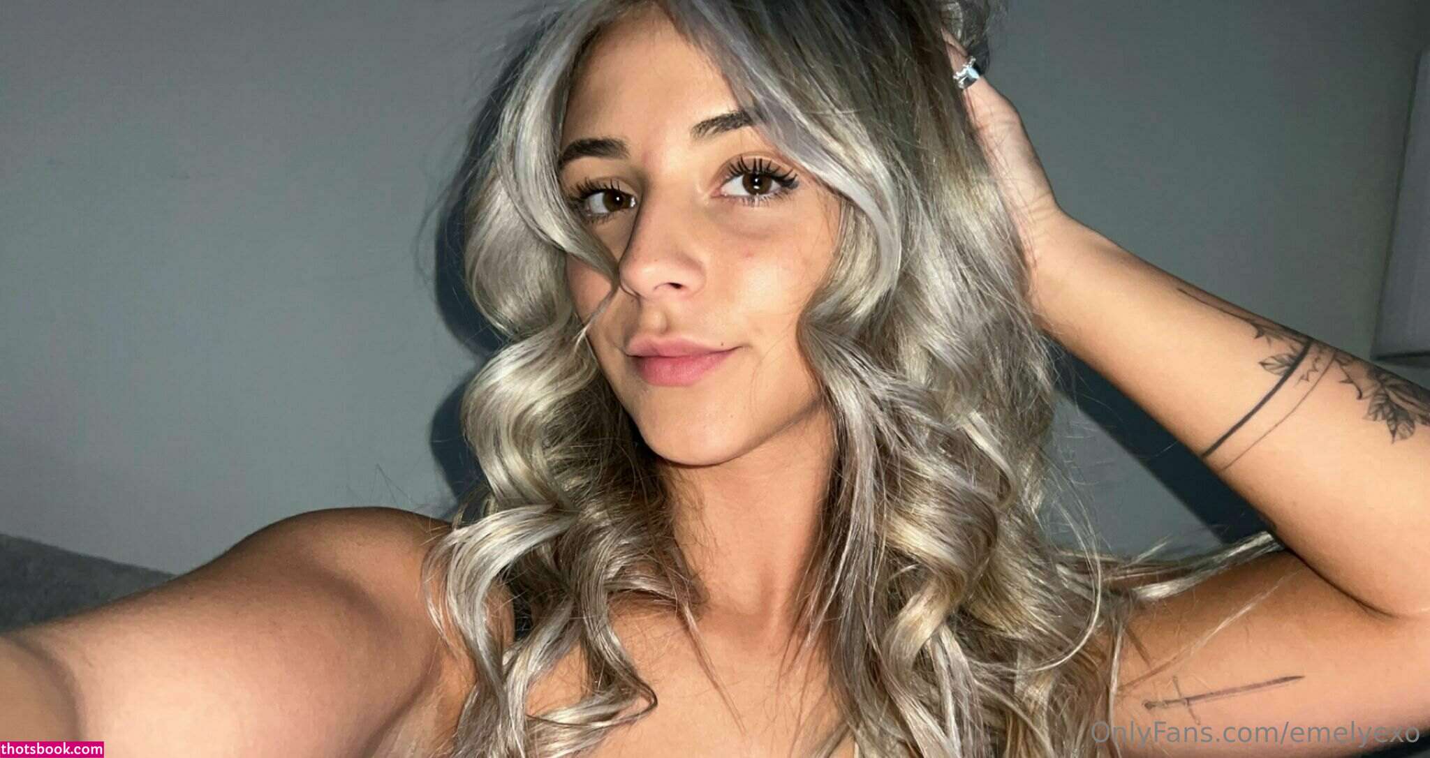 Emelyexo Photo #30