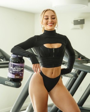 Heloise Hut Photo #65