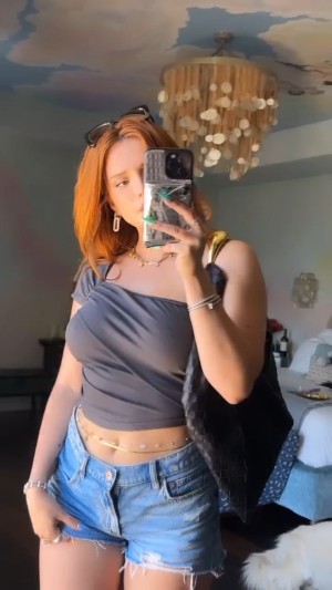 Bella Thorne Photo #210