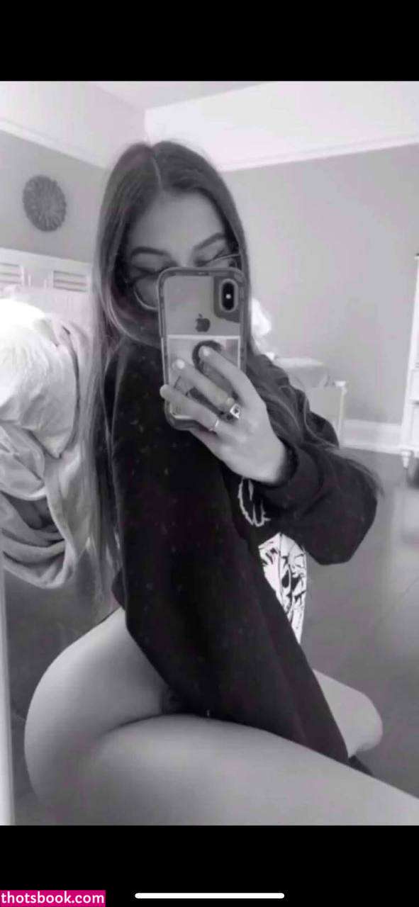 Julia Merekoulias Photo #4