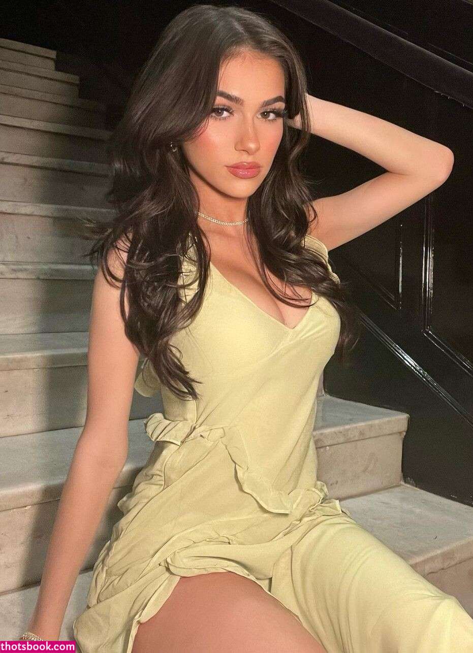 Julia Merekoulias Photo #17