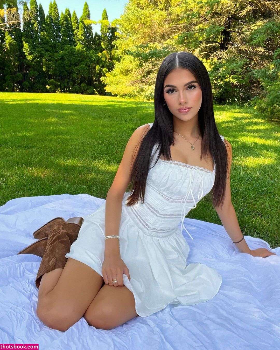 Julia Merekoulias Photo #72