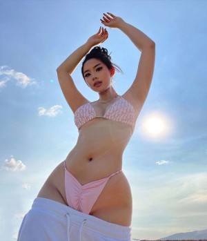 Rachelle Ruth Photo #3