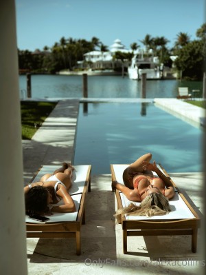 Alexa Collins Photo #4