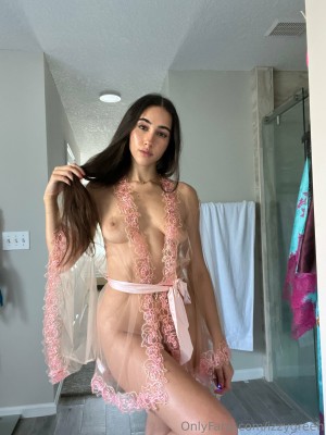 Izzy Green Photo #366