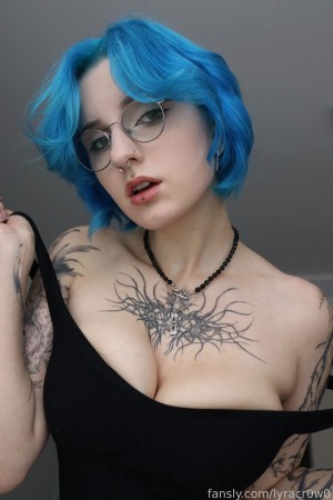 Lyra Crow Photo #797