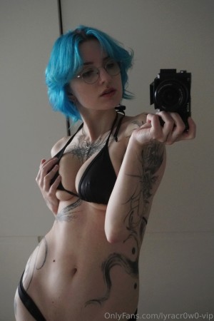 Lyra Crow Photo #875