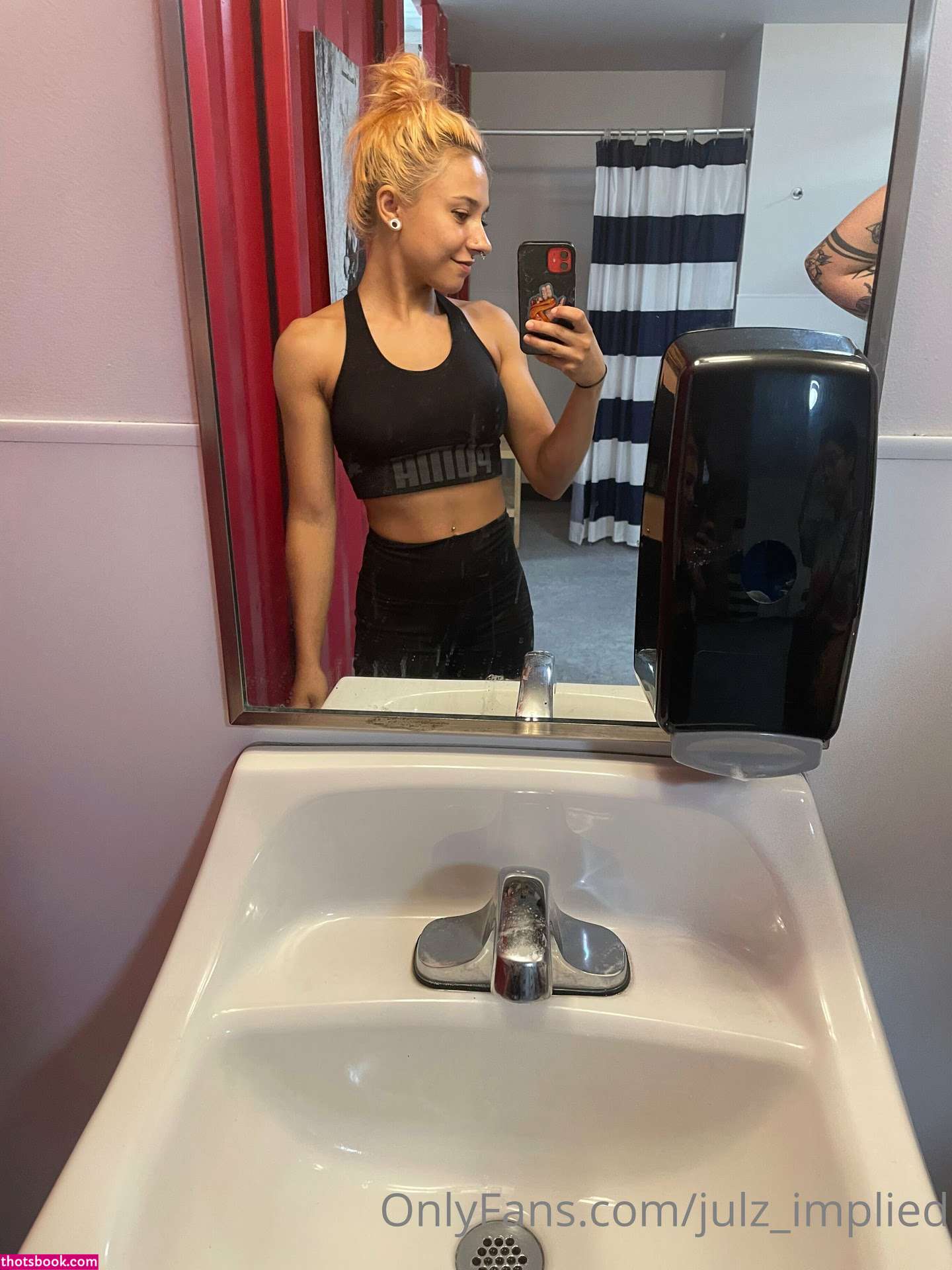 Julzimplied Photo #110