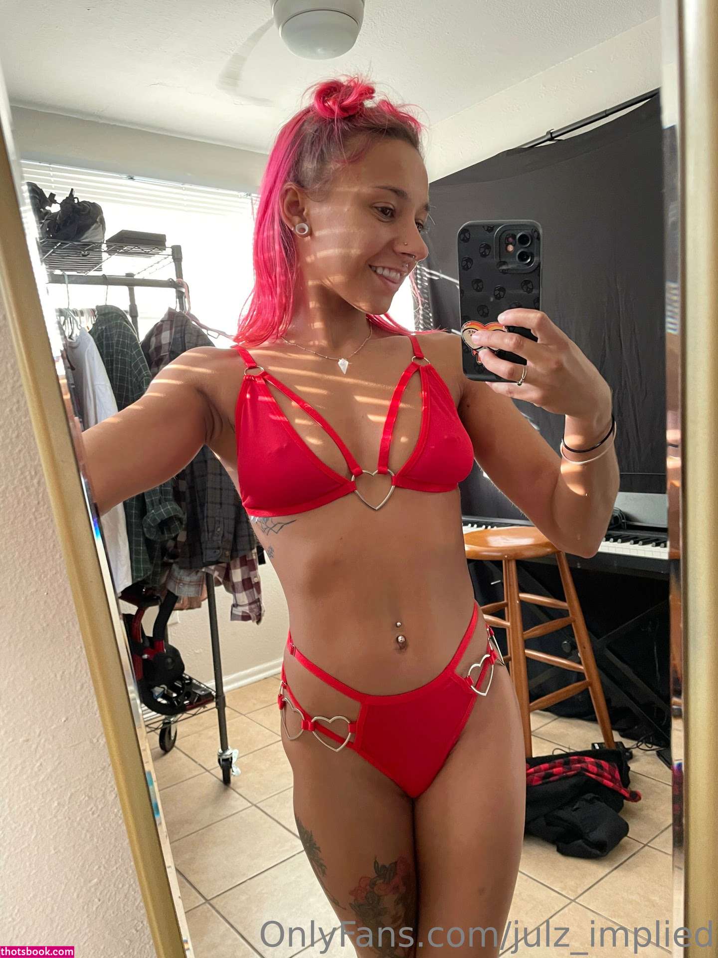 Julzimplied Photo #121