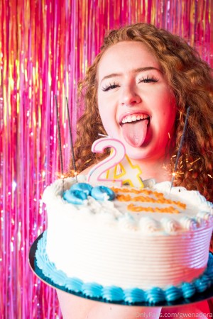 Gwen Adora Photo #48