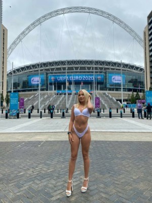 Astrid Wett Photo #21