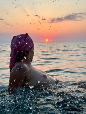 Ellie Land Photo #37