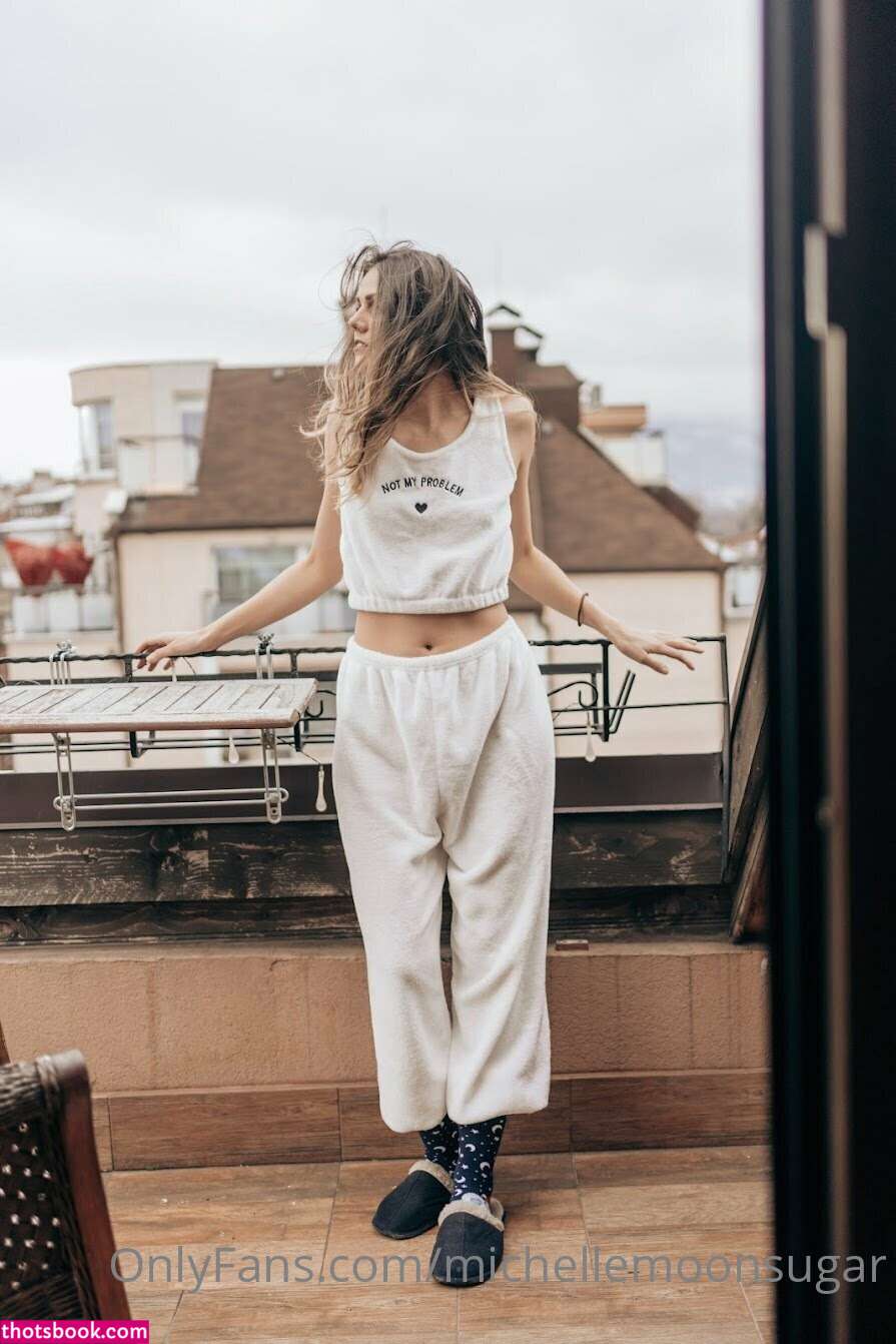 Ellie Land Photo #102