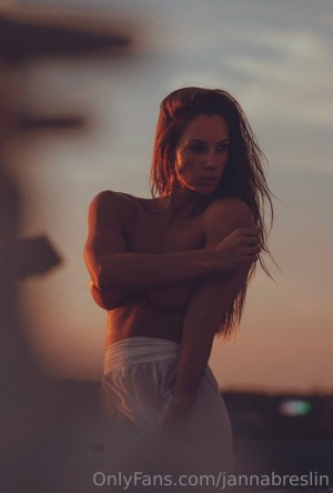 Janna Breslin Photo #332