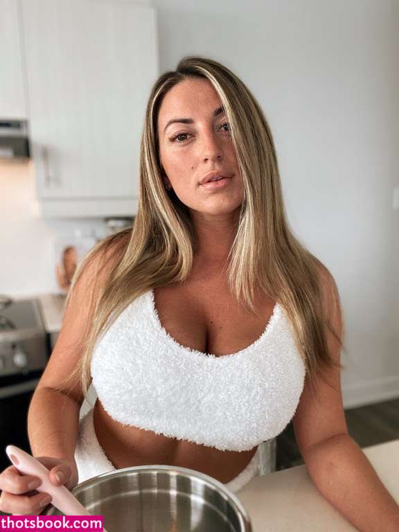 Emanuelle Charboneau Photo #1