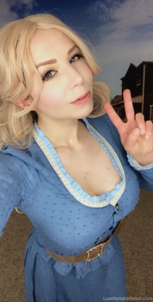 Ludella Hahn Photo #12