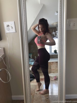 Ludella Hahn Photo #39