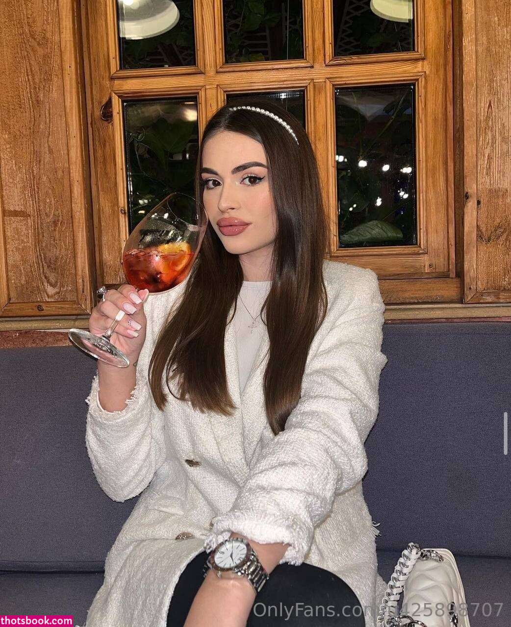 Valeria Seduction Photo #9