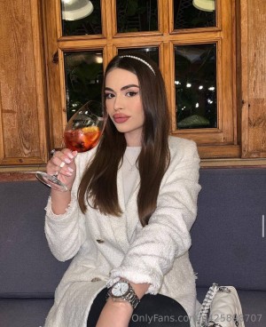 Valeria Seduction Photo #9