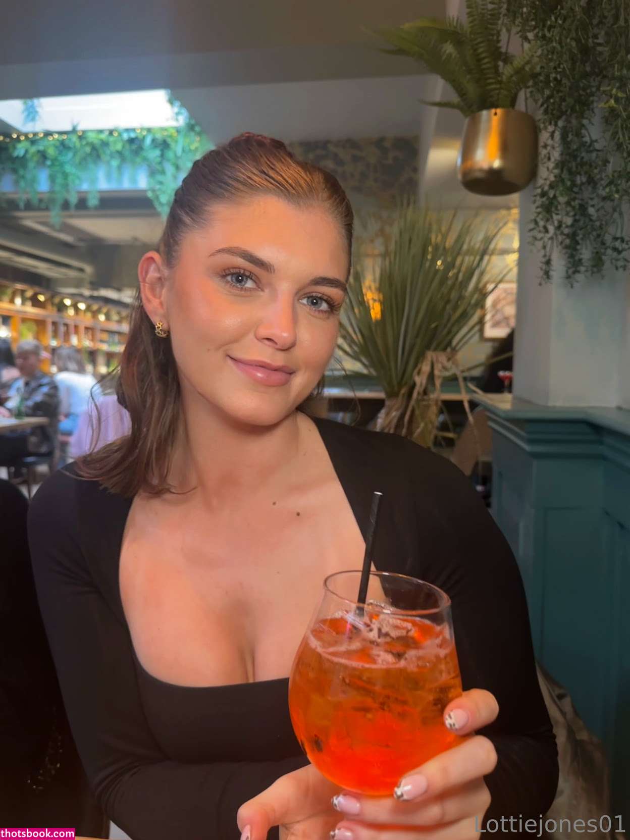 lottiejones01 Photo #16