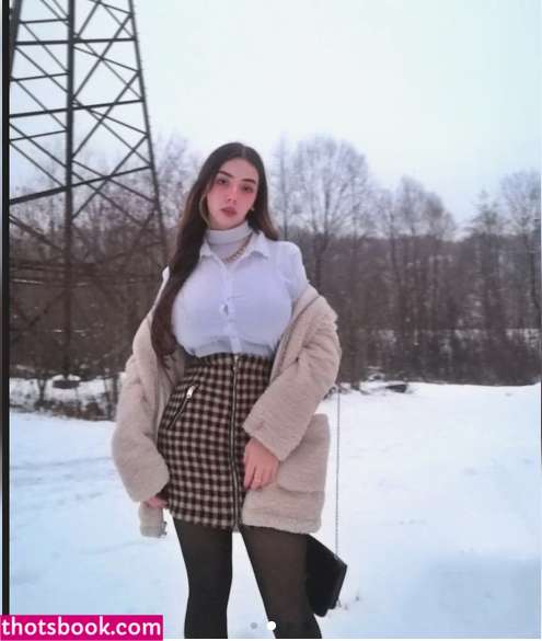 Elise Denisee Photo #7