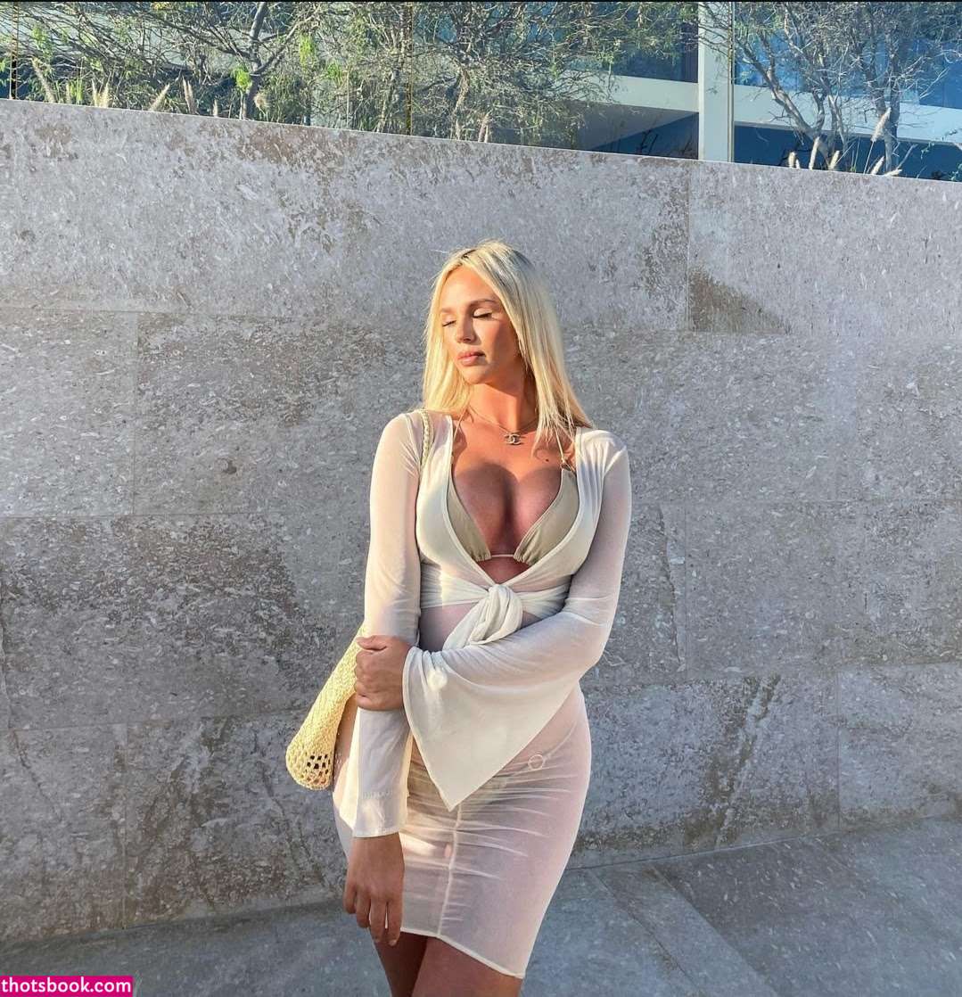 Martha Armitage Photo #17