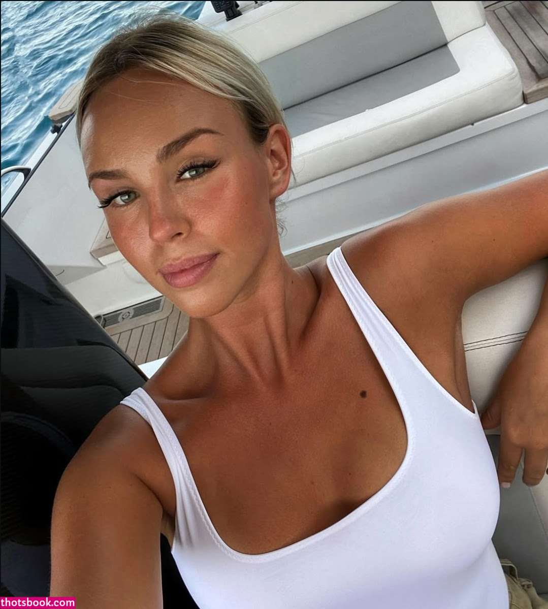 Martha Armitage Photo #24