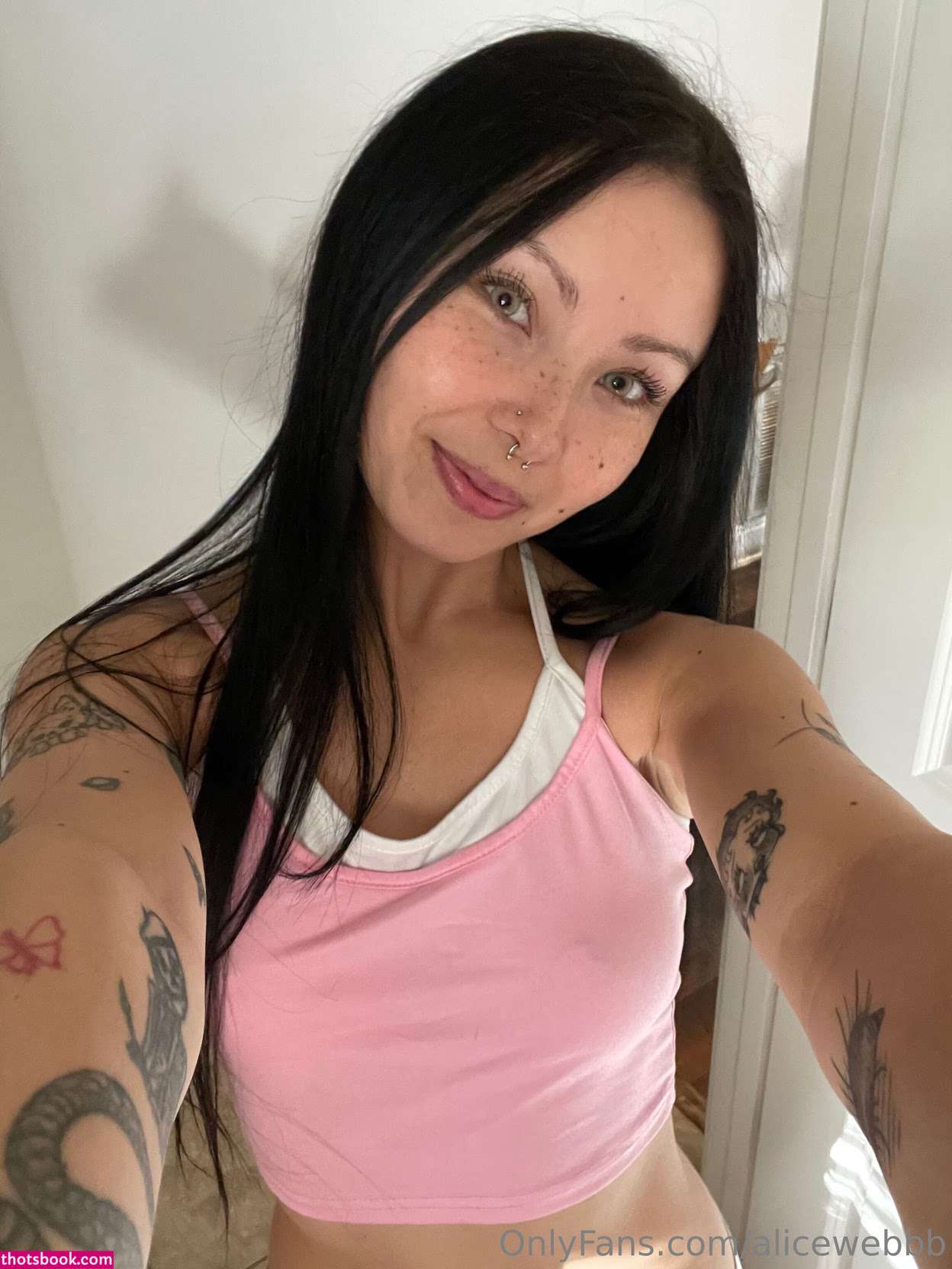 alicewebbb Photo #2