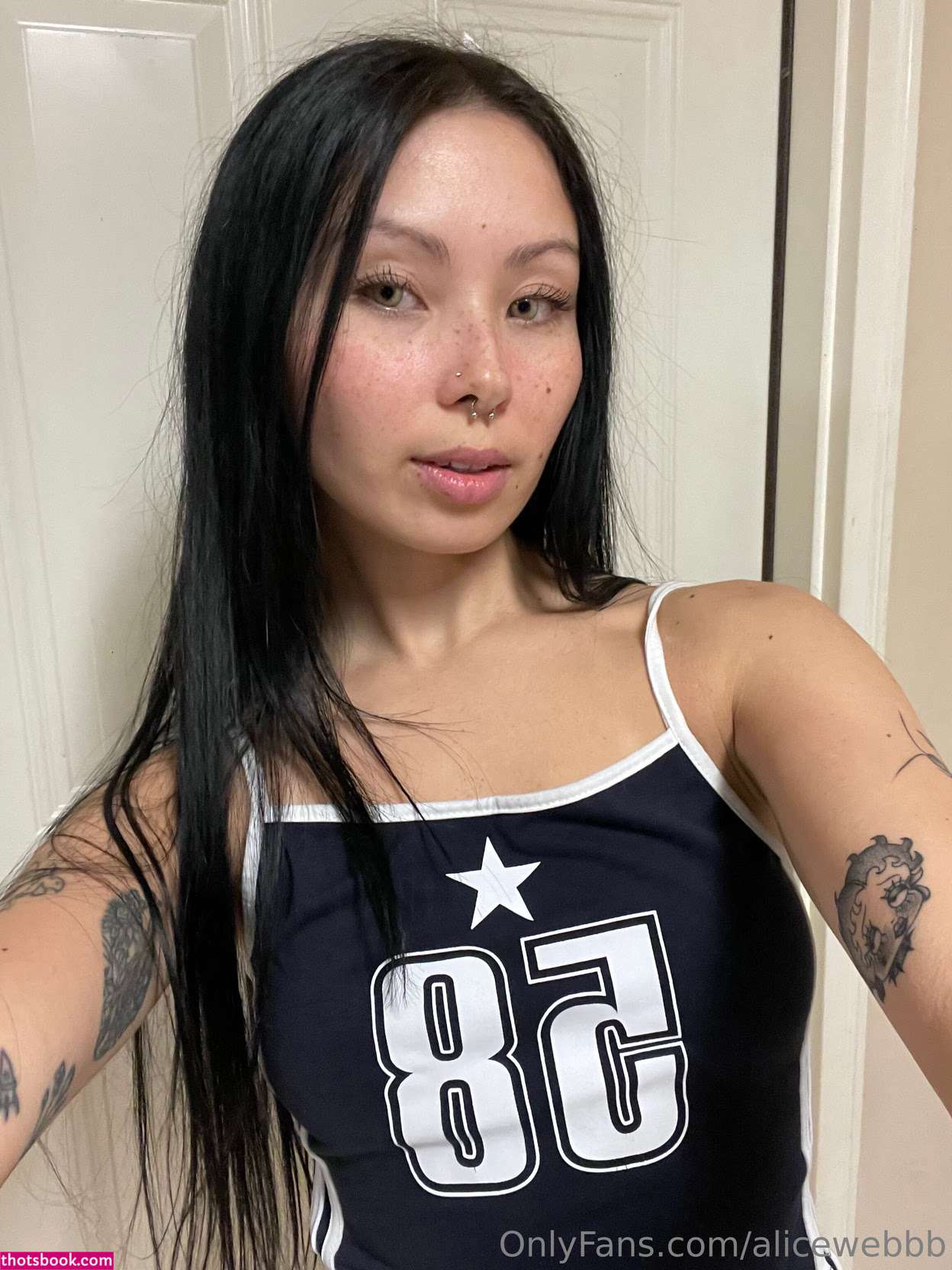 alicewebbb Photo #23