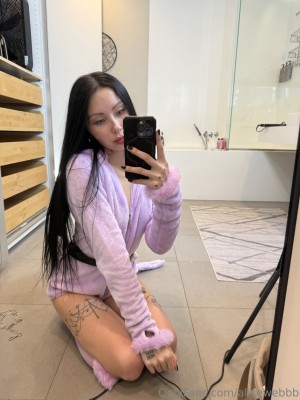 alicewebbb Photo #36