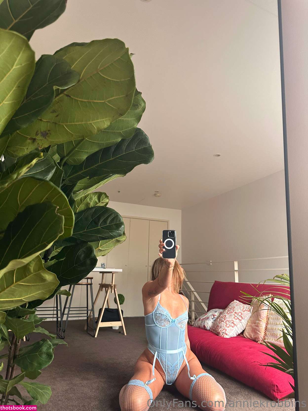 anniekrobbins Photo #16