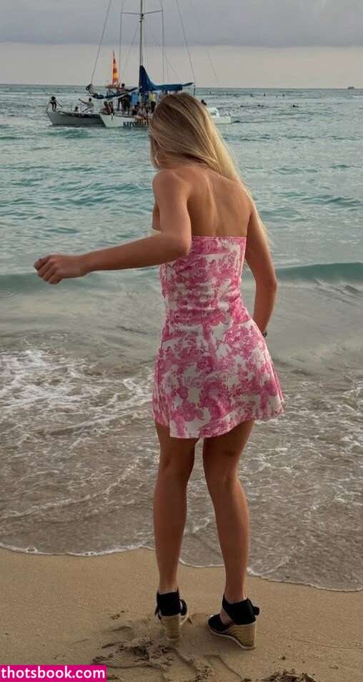 Caroline Ambrose Photo #13