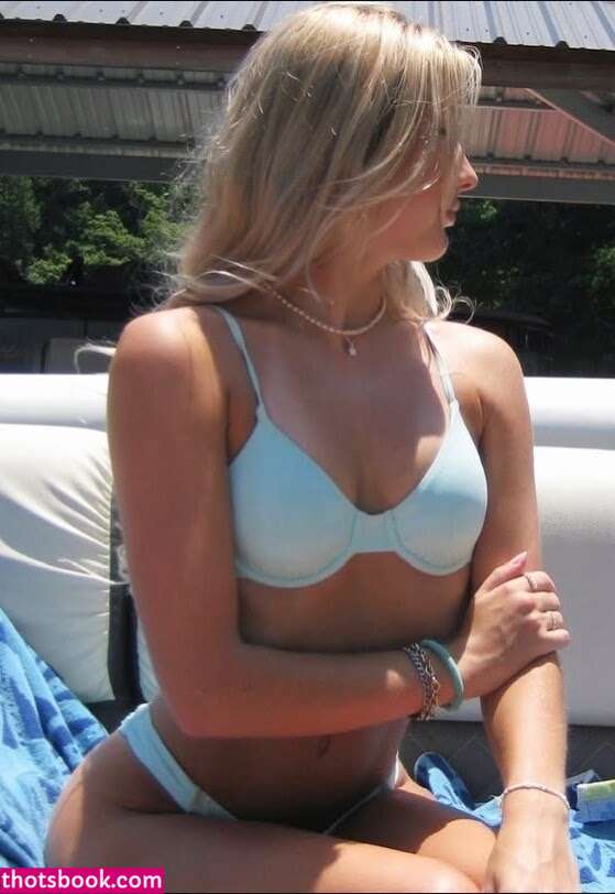 Caroline Ambrose Photo #14