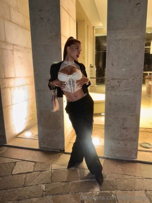 Ellie Secret Photo #13