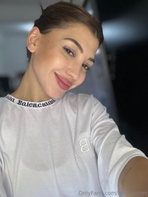 Ellie Secret Photo #18